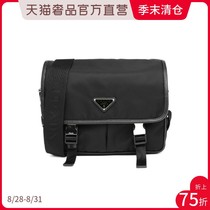  (Clearance at the end of the season)Prada Prada black triangle LOGO logo decoration clamshell shoulder bag Messenger bag mens bag