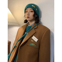Old Mo classmate Zhang Zifeng sister pictorial with retro vintage camel woolen suit jacket
