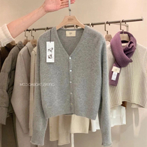 European discount mall counter withdrawal early autumn raccoon velvet gentle short V-neck knitted cardigan thin sweater women