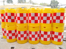 Plastic rotomolding 6080 anti-collision barrel Cylindrical blow molding barrel lid Reflective film Isolation pier Ship type triplet