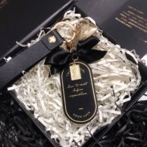 Little red book ins bow keychain love to send girlfriends and girlfriends gifts high-end pendant car hoof buckle pendant