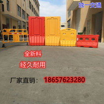 New Material 1 2 m Water Injection Three Holes Water Horse Isolated Shunt Removable Guard Rail 1 8 m Municipal Containment Anticollision Bucket