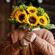 Left bank Mata retro Beam Six Heads Sunflower Living Room Emulation Flower Fake Flowers Decoration Flowers Flowers Flower Arrangement Pendulum Pieces