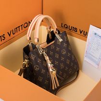 Birthday present girl sends girlfriends wife Mothers Day to send Mom a new high-end package bag Practical Walme of Advanced