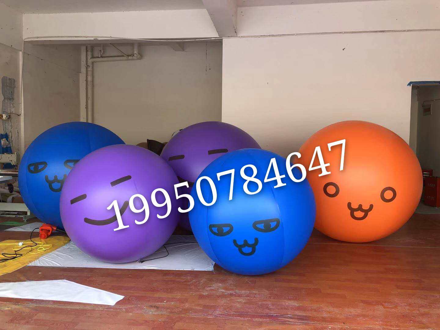 Custom inflatable smiley-faced emoji balloon Inflatable pvc print ball Spray-painted inflatable ball gas mould lift-off balloon