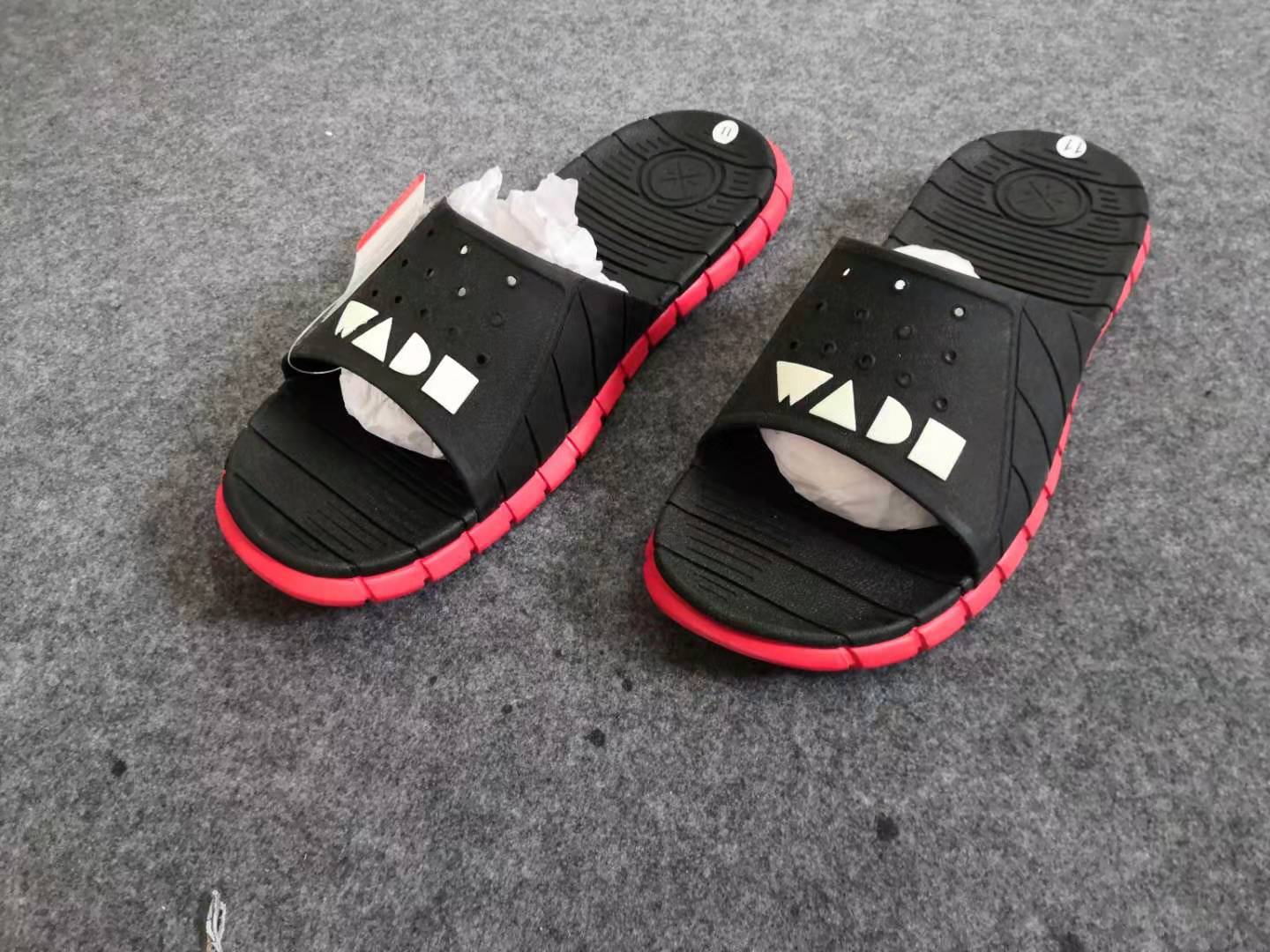 Li Ning sponsored the CBA player version of the Slipper Wade Road off the field sports slippers ALSM025 ABTH001