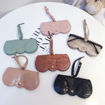 Glasses case Portable ins Girl cute cartoon glasses bag Sunglasses sunglasses Anti-pressure protective cover bag pendant