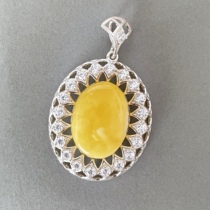 European origin of fine honey wax shape pendant