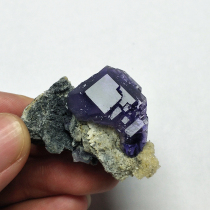 Fujian natural Tanzania blue blue fluorite mineral crystal raw stone specimen teaching collection strange stone box ore