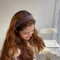 Korean autumn and winter retro French velvet hair band headband female versatile departure ornament lns net red hair card pressed hair.