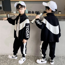 Boy suit 2022 Spring loaded with new foreign air boy handsome boy handsome sports spring fall Two sets of damp children clothes