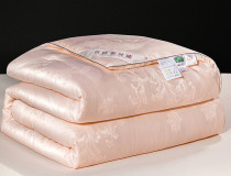 High-end silk quilt 100% mulberry silk quilted by quilt air conditioning summer cool quilt core warm spring autumn and mother quilted by bed