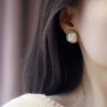 Faff-style Retro Geometry Square Large Pearl Earrings Woman 100 Touch Temperament Small Crowddesign High ear nail sweet and cool