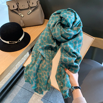 French high-end green scarf women winter Joker autumn winter foreign air WEN thickened warm cashmere bib shawl women