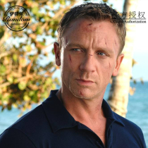 Spot British Sunspel classic Riviera 007 bond with the same British mens short-sleeved cotton polo shirt