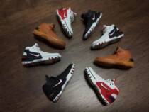 1 6 LBJ1 James 1 All-Star Black and White Red White Black 4 Color Limited Time Special Price Spot