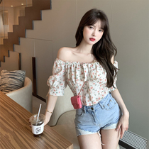 Careful machine sexy one-shoulder shirt 2021 new French gentle style summer date small floral short-sleeved top