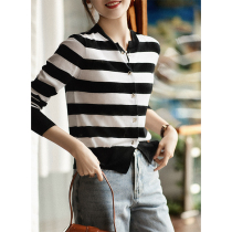 The Smiling Culvert Gentleness is wearing a hitch wool small gold button 16-pin striped knit cardiolor ZY358173AG