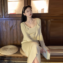 Retro Hong Kong style wool knitted suit women 2021 New cardigan suspender skirt gentle slim three-piece set