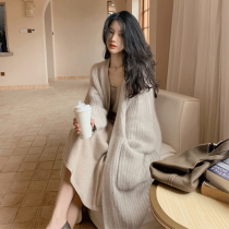 Maternity coat autumn and winter Korean version of loose large cardigan 2021 new winter long spring festival sweater to wear