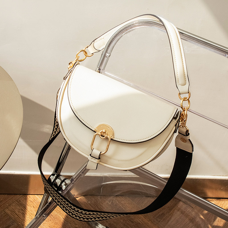 2020 New Autumn Winter Bag Womens 100 sloping hand saddle bag trendy leather one-shoulder womens bag niche bag