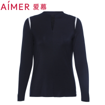 Adore warm lingerie woman with her heart lover tunic outside wearing a small high collar collage autumn coat to repair the bottom AM725391