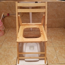 Sitting in the toilet the stool for the elderly the toilet is strong and durable.