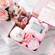 Hand gift female bridesmaid small gift box high-end full moon practical walking heart festival wedding candy gift box wedding gift return