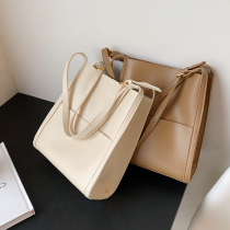 Korean retro large capacity shoulder bag bag female summer 2021 New Tide textbook students advanced sense underarm bag big bag