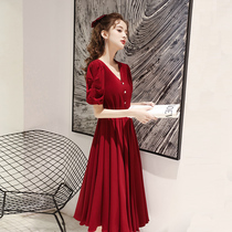 Toast dress The bride returns to the door in summer wine red can usually wear an engagement dress to marry a small evening dress for a woman
