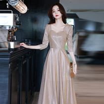 Golden evening dress dress women 2021 new winter banquet temperament light luxury niche high-end host annual meeting