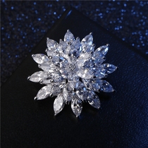 High-end luxury Korean sunflower brooch suit women diamond corsage silk towel buckle summer anti-light pin accessories