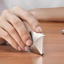 Mini desktop fingertip gyro Super long time childrens toy High speed office decompression artifact Metal decompression 