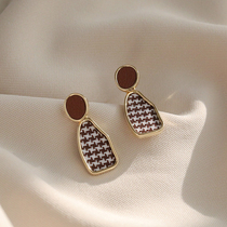 925 Silver Needle Curry Houndstooth Earrings Female Fall Winter Advanced Feeling Earrings Temperament Simple Korean Retro Earrings