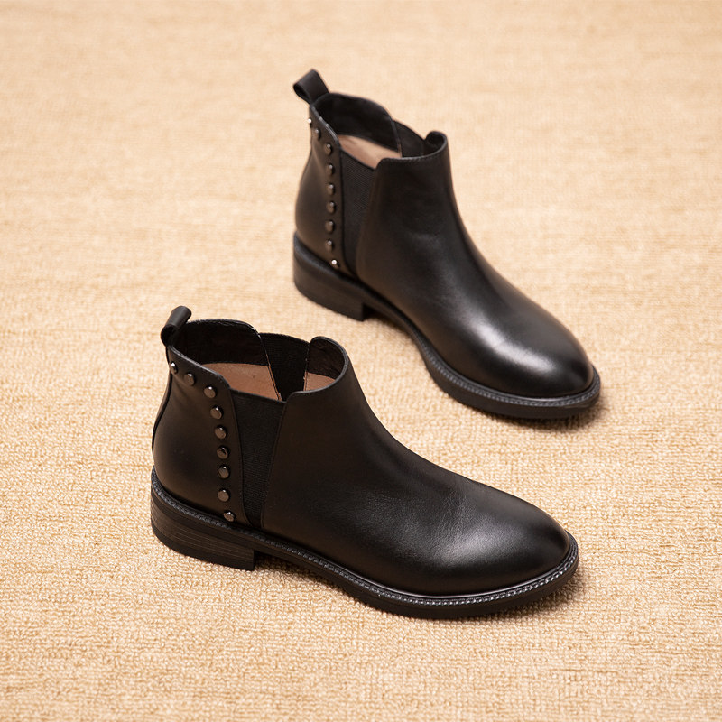 Rivet Chelsea Boots Womens Autumn Winter Leather Boots Low Coarse with Round Head Soft Leather and Bare Boots Black Boots Girl