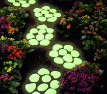 The glowing pebble courtyard decorates large pebble fluorescent artificial stone for the glowing stone