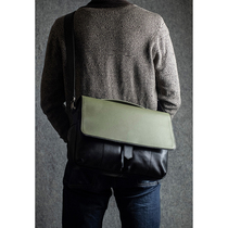 LeWhisper original small crowdsourced light extravagant men commute flip mailman Baotou layer cow leather 13 inch 14 inch satchel