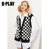 DPLAY2022 Year Spring New Ins Wind Black & White Collision CHECKERBOARD Knitted Cardio-knitted jersey drill button to decorate the Machia