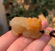 Yang Yujia natural yellow dragon jade water moist chicken oil yellow gradient carving overlord pendant certificate New