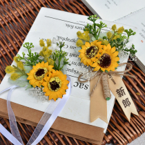 Wedding corsage bridesmaid sister group wrist flower bride hand flower sunflower wedding forest department opening beautiful hand flower