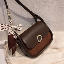 Autumn and winter texture bag 2021 new bag female retro shoulder bag advanced sense shoulder small square bag
