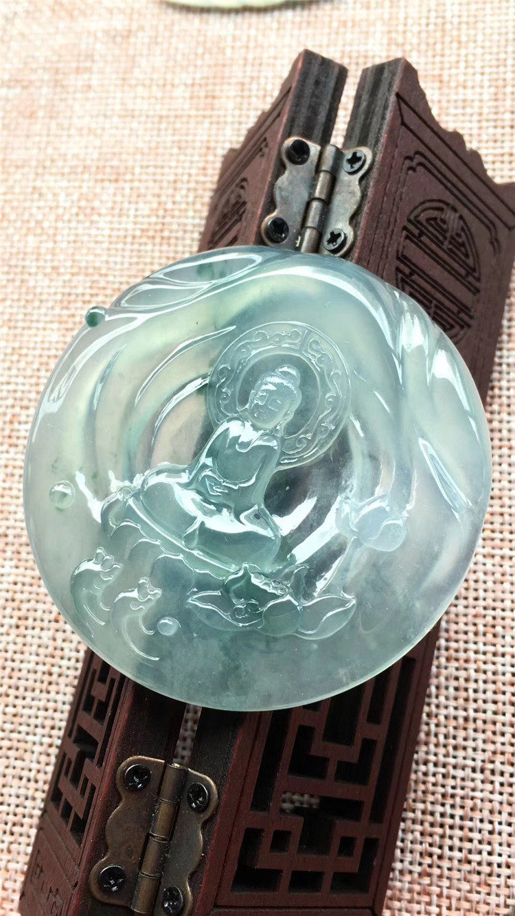 Jane Ann Emerald Natural A goods high-ice floating lotus flower Guanyin jade pendant old species light protection Ping An jade pendant