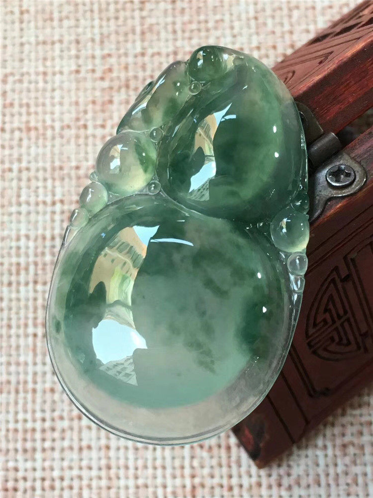 Jane Ann Emerald Natural A cargo ice species floating green flower gourd jade pendant water-wetting ice through the multi-child Dofu jade pendant