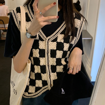 Lu XiaoTuan group homemade Hong Kong style Joker coat 2021 New Korean chess board hot girl vest knitted cardigan female autumn