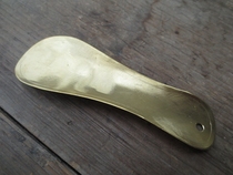 Brass shoehorn short portable mail-free shoehorn shoe lifter shoe wearer shoe handle shoe draw shoes do not bend over