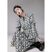 COTRE independent design Berlin Black Mountain tea Early autumn mood small fly sleeve floral midi dress