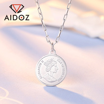 New platinum pendant female stereo relief Queen pendant platinum pendant pt950 ancient coin single drop size round card