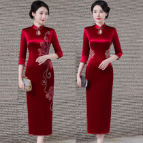 Winter thick plus velvet high-end cheongsam 2021 new mother dress wedding banquet high-grade red dress autumn