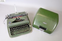 Domestic spot 20 s German Triumph Triumph antique mechanical typewriter rare matte green