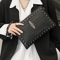 Ghost Head Rivet Pattern Han Edition Men and women Handheld Rivets Fashion Hand Grip Bag Casual Envelope bag Skull Handbag Tide